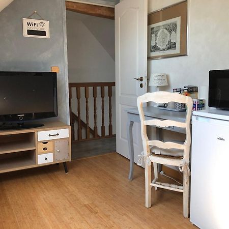 Teloché Chambre Double Avec Sdb Privee Au Milieu Des Champs 아파트 외부 사진